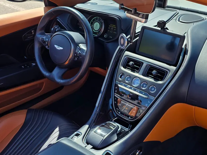 Aston Martin DB11