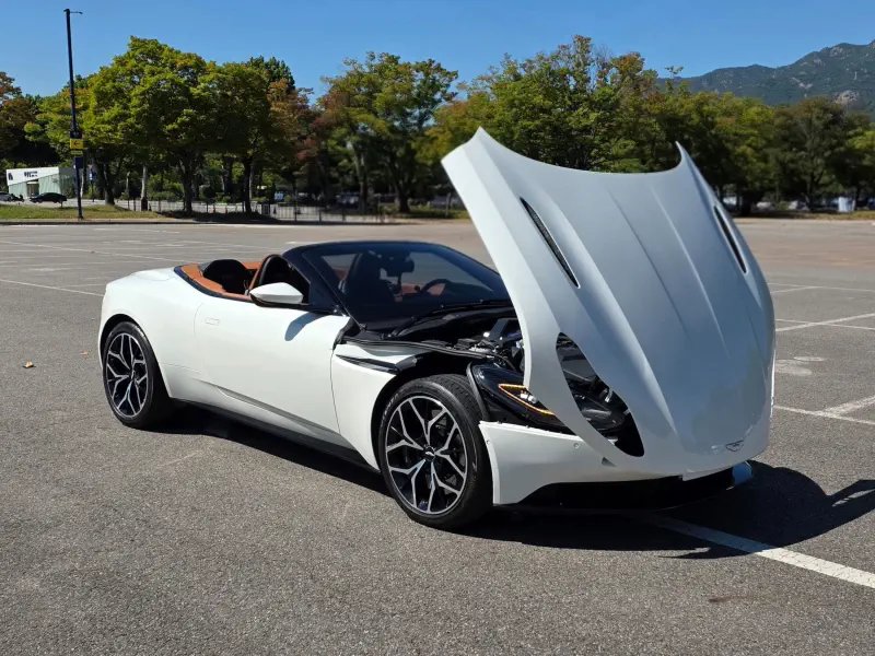 Aston Martin DB11