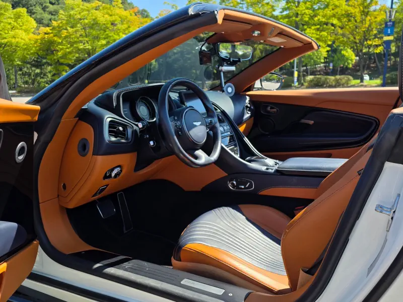 Aston Martin DB11