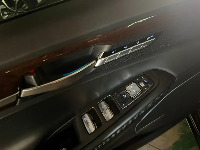 Genesis EQ900