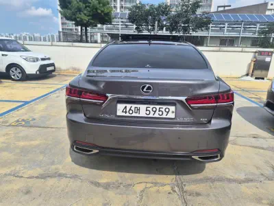 Lexus LS
