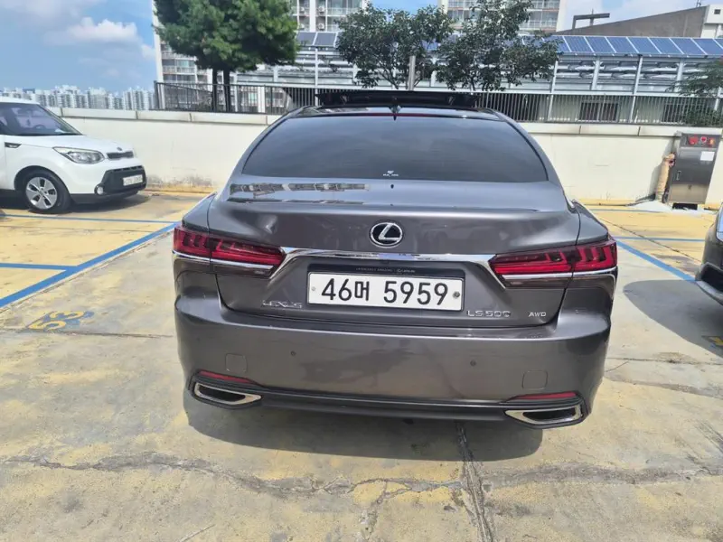 Lexus LS