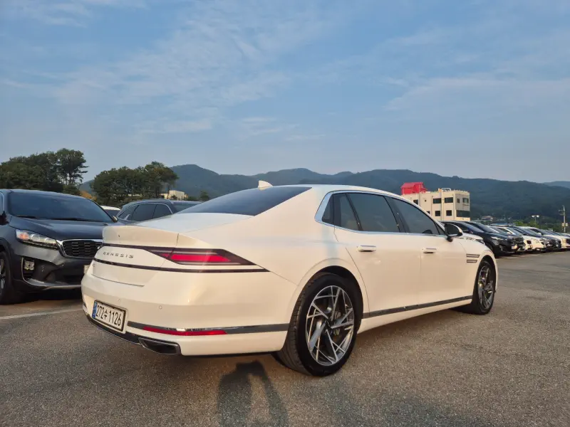 Genesis G90