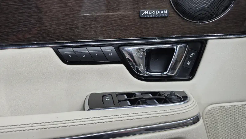 Jaguar XJ