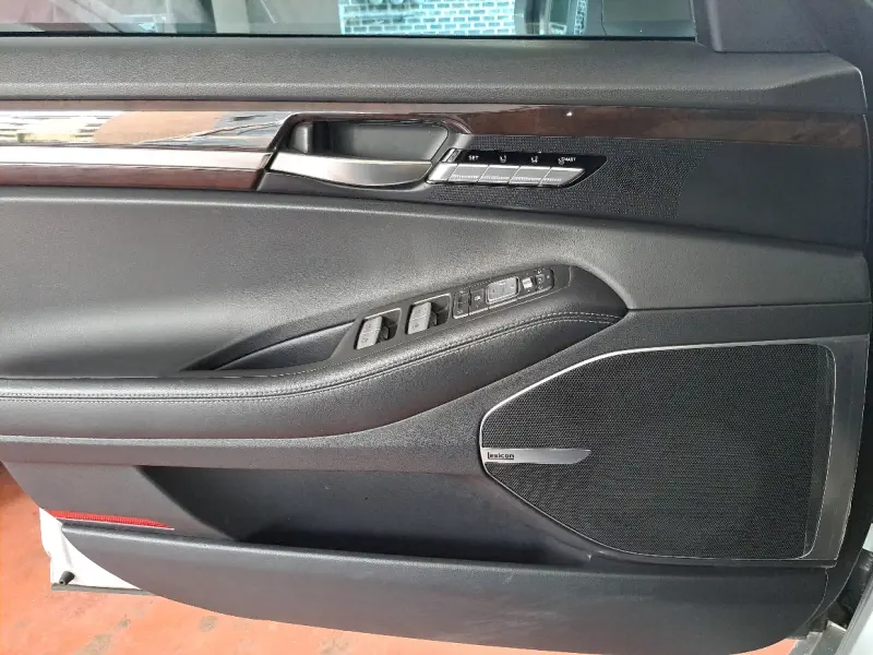 Genesis EQ900