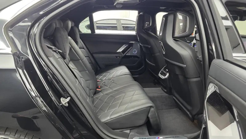 BMW i7