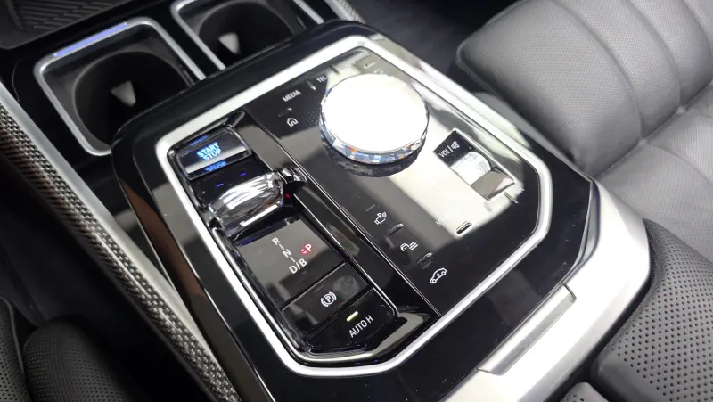 BMW i7