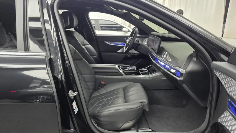 BMW i7