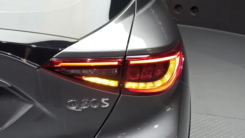 Infiniti Q30