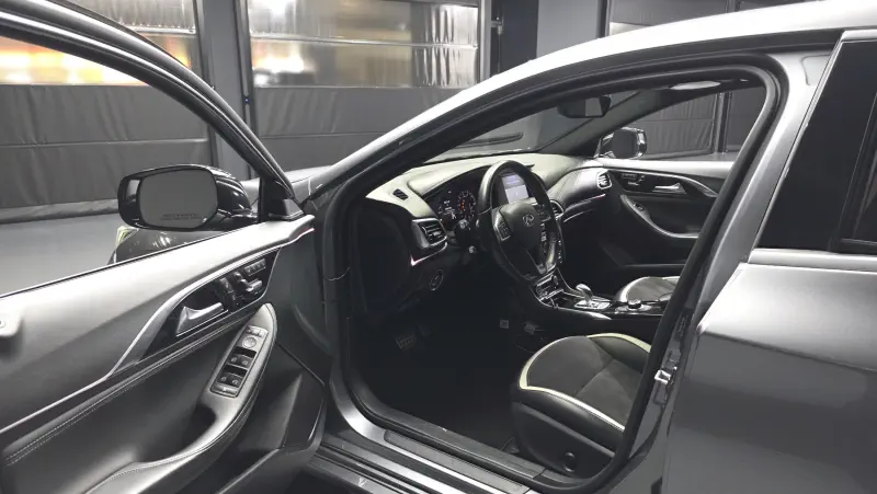 Infiniti Q30
