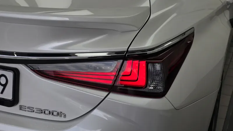 Lexus ES300h