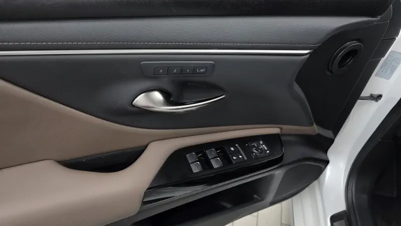 Lexus ES300h