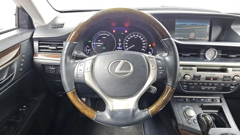 Lexus ES300h