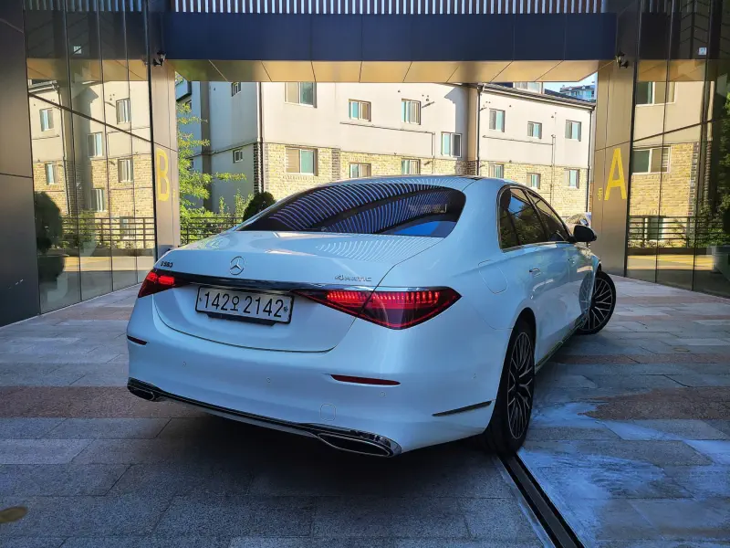Mercedes-Benz S-Class