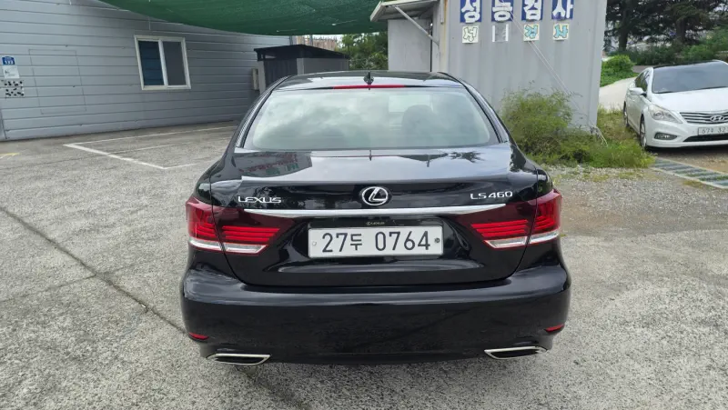 Lexus LS
