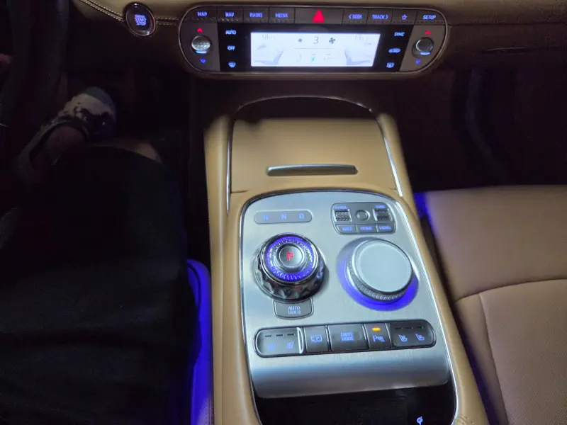 Genesis G90