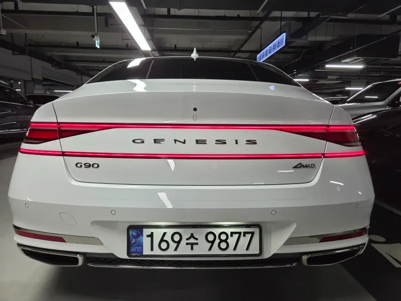 Genesis G90