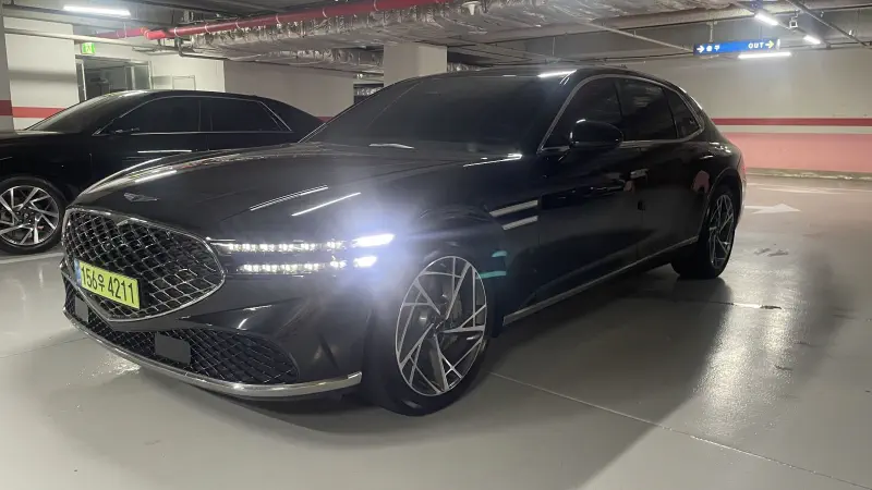 Genesis G90