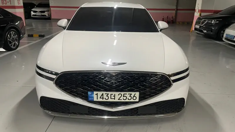 Genesis G90