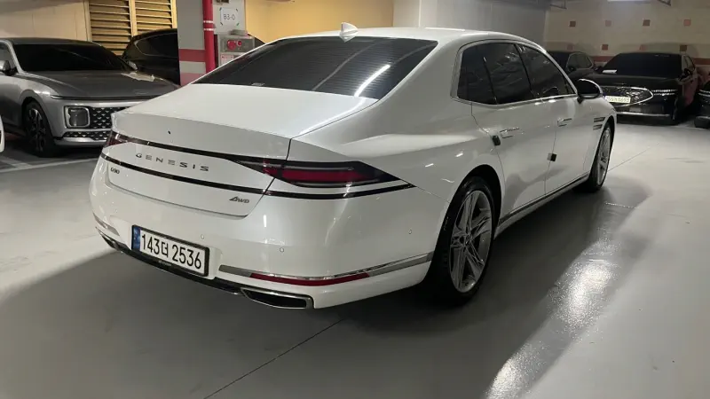 Genesis G90