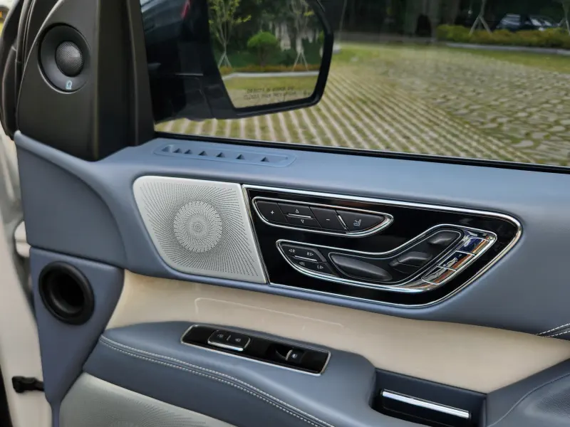 Lincoln Navigator