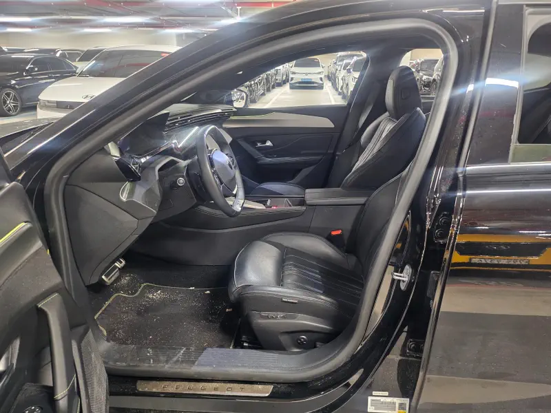 Peugeot 408
