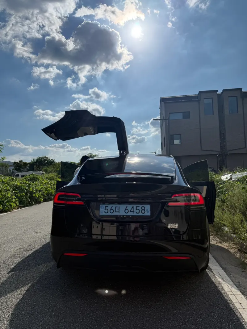 Tesla MODEL X