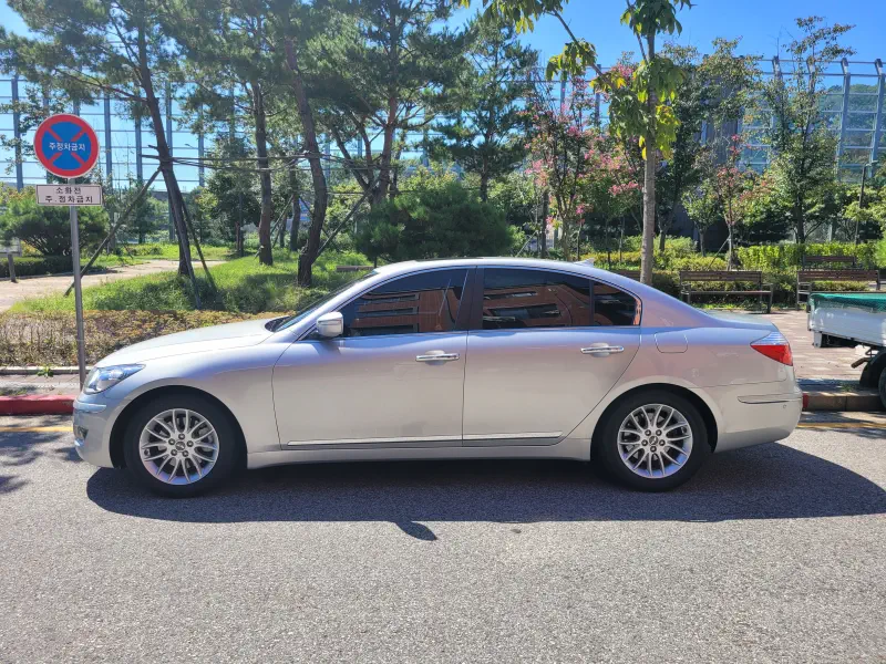 Hyundai Genesis