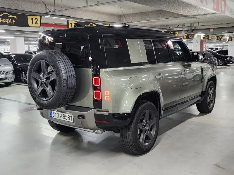 Land Rover Defender