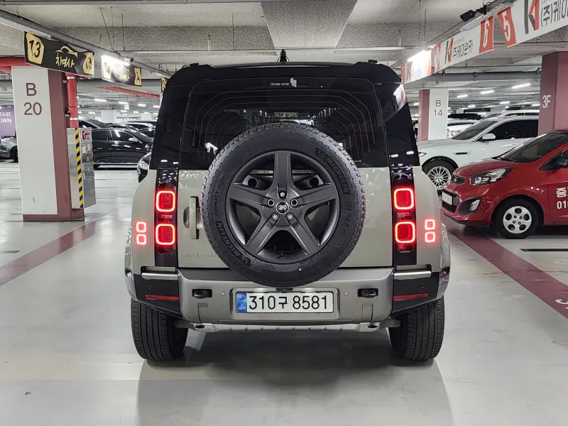 Land Rover Defender