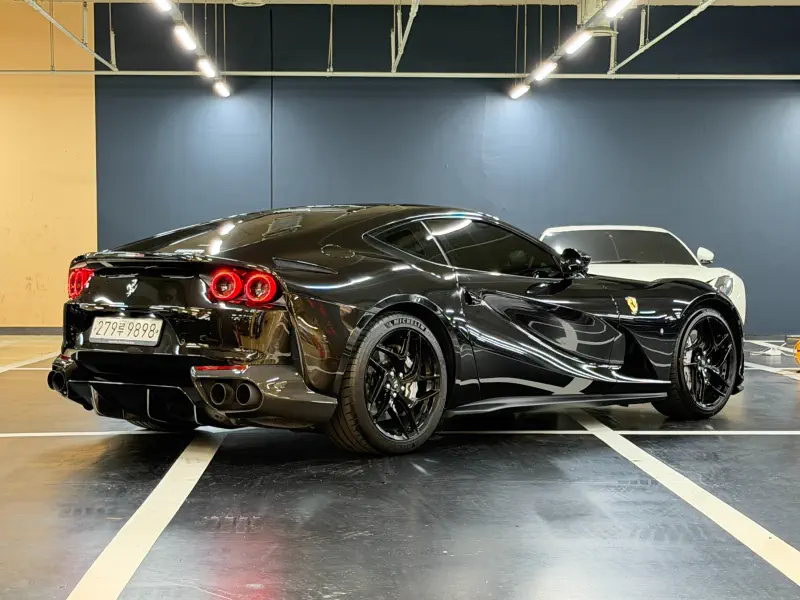 Ferrari 812