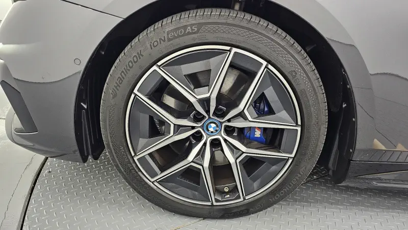 BMW i5