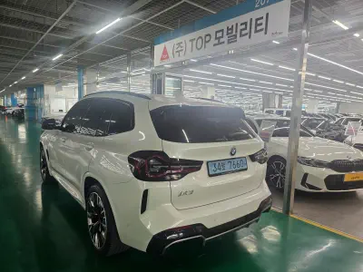 BMW iX3