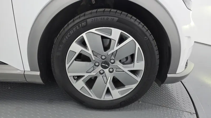 Genesis GV60