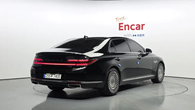 Genesis G90