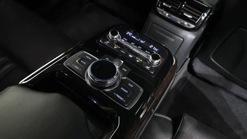 Genesis EQ900