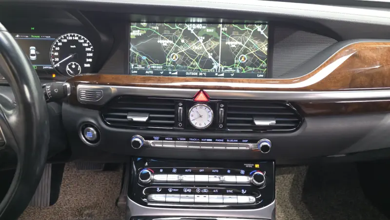 Genesis EQ900