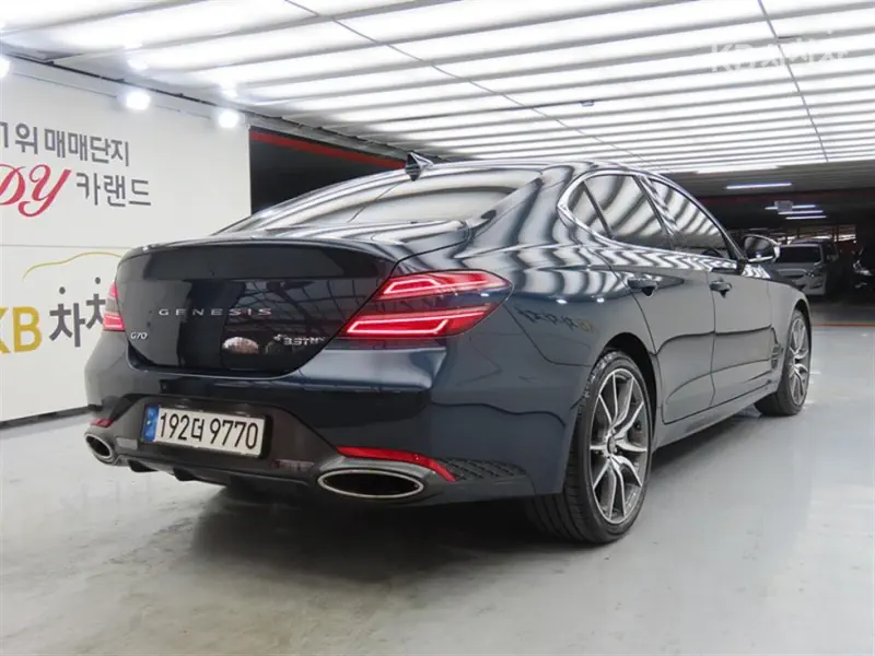 Genesis G70