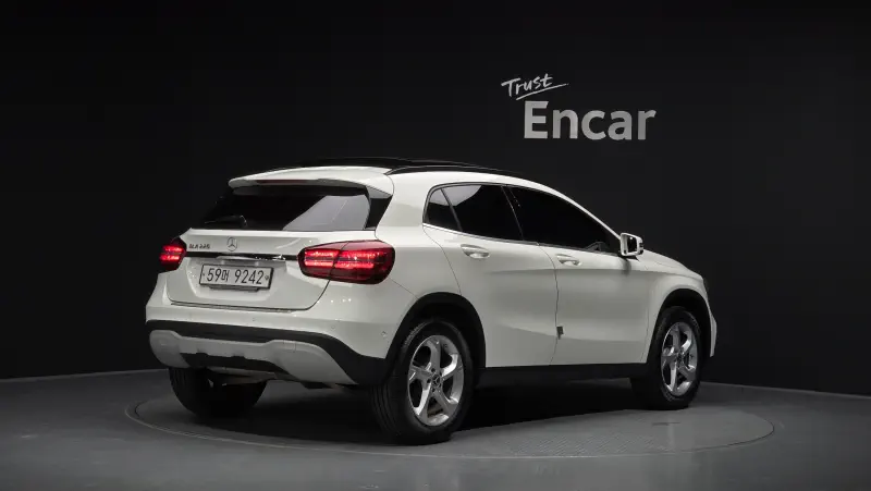 Mercedes-Benz GLA-Class