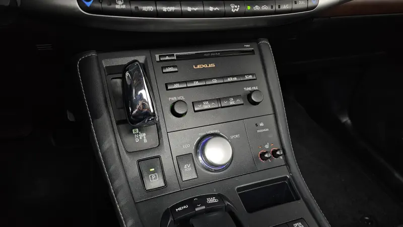 Lexus CT200h
