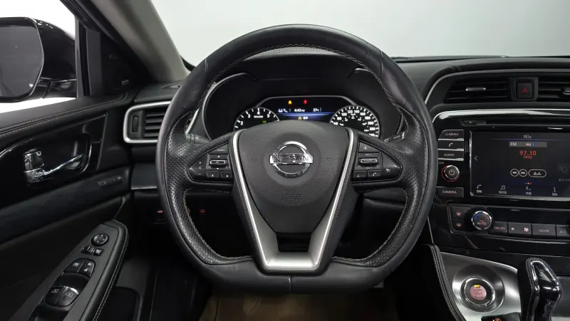 Nissan MAXIMA