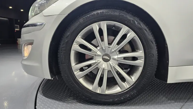 Hyundai Genesis