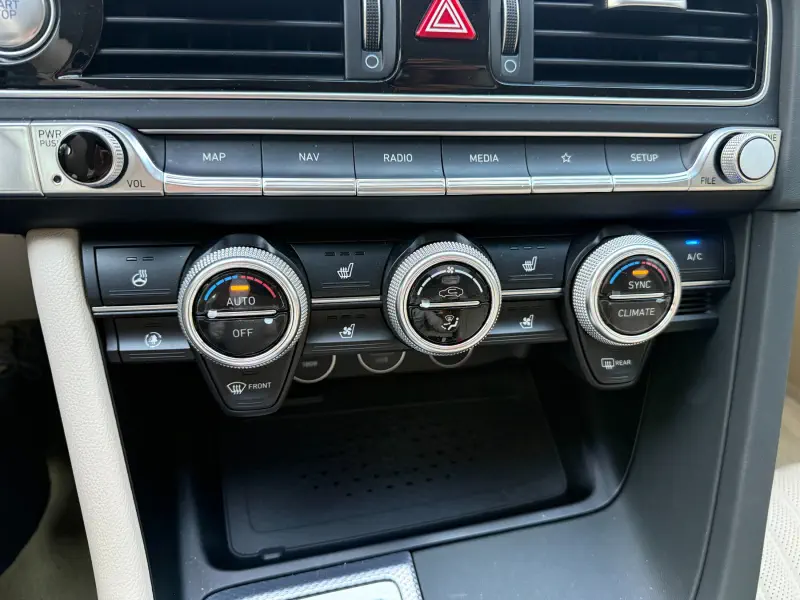 Genesis G70