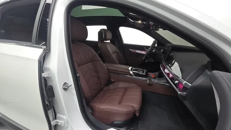 BMW i7