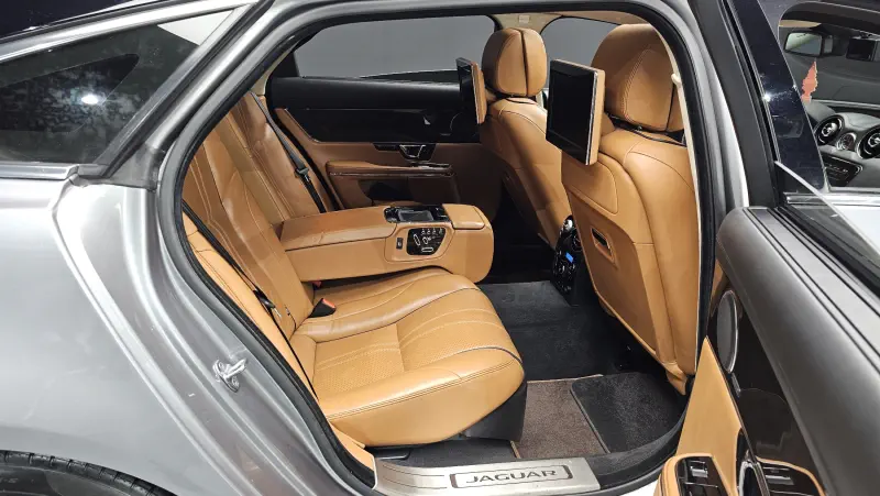 Jaguar XJ