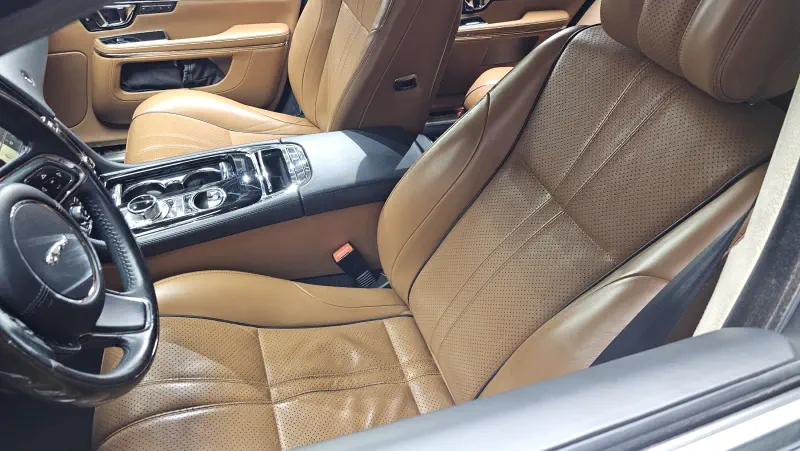 Jaguar XJ