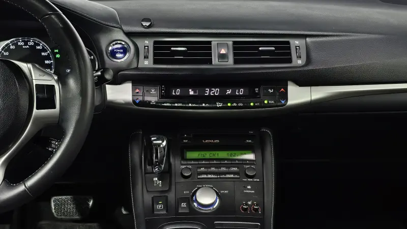 Lexus CT200h