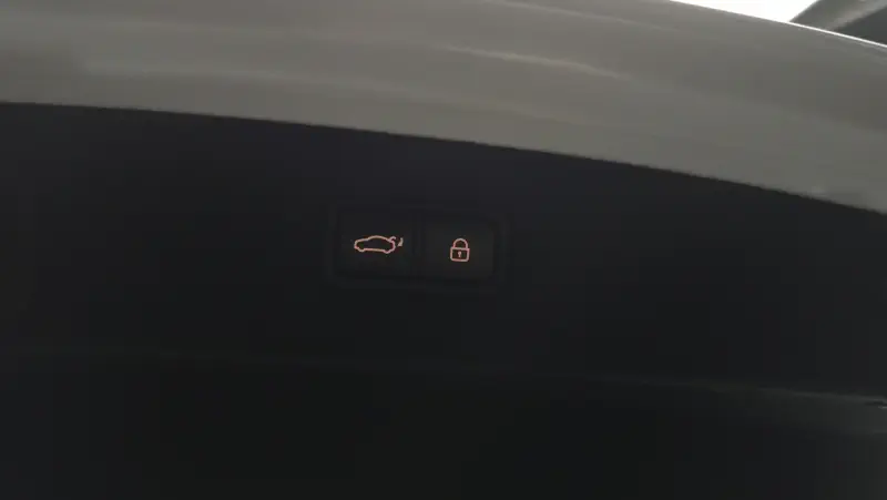 Genesis EQ900