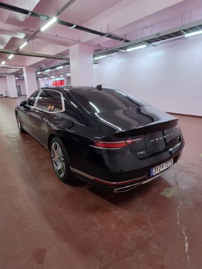 Genesis G90