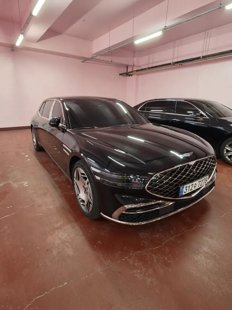 Genesis G90